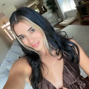 Meet your Posher, Ydalia